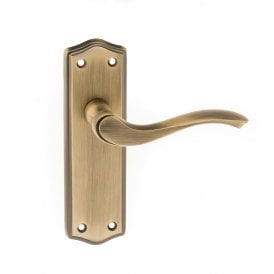 Old English Warwick Latch Lever on Backplate - Matt Antique Brass