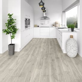 Eurohome Silverdale Oak 12mm Laminate Flooring (K451)